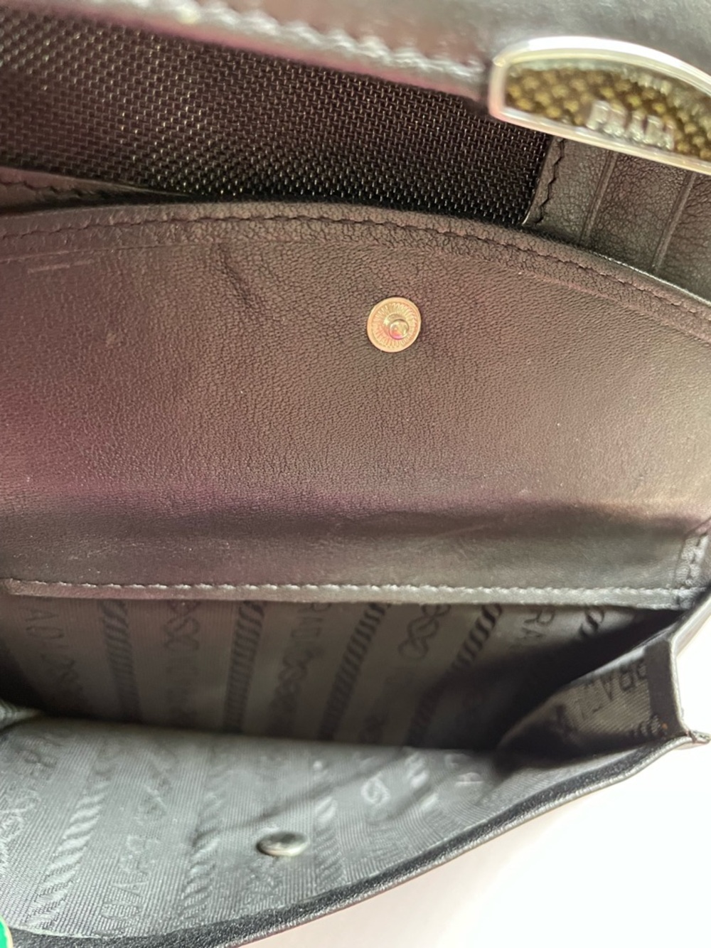 Prada 100% leather Wallet Vintage black Squeeze Lock - Picture 13 of 16